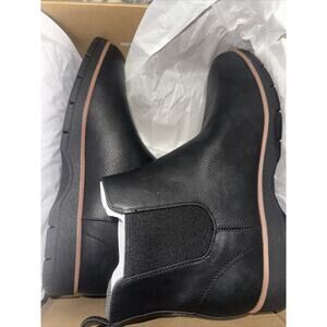 Dr. Scholl's Northbound Chelsea Boot Size 8 1/2 Wide Box Minor Damage